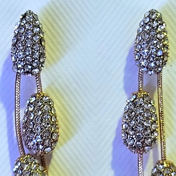 Pretty earrings. - Picture 2 of 3